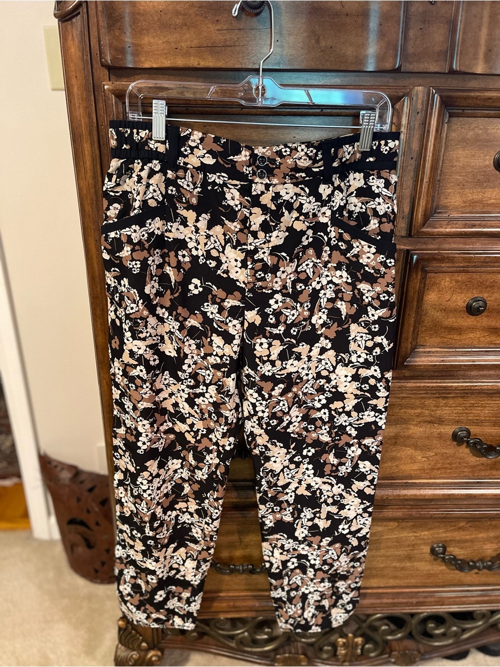 Cartonnier Black Floral Cropped Pants